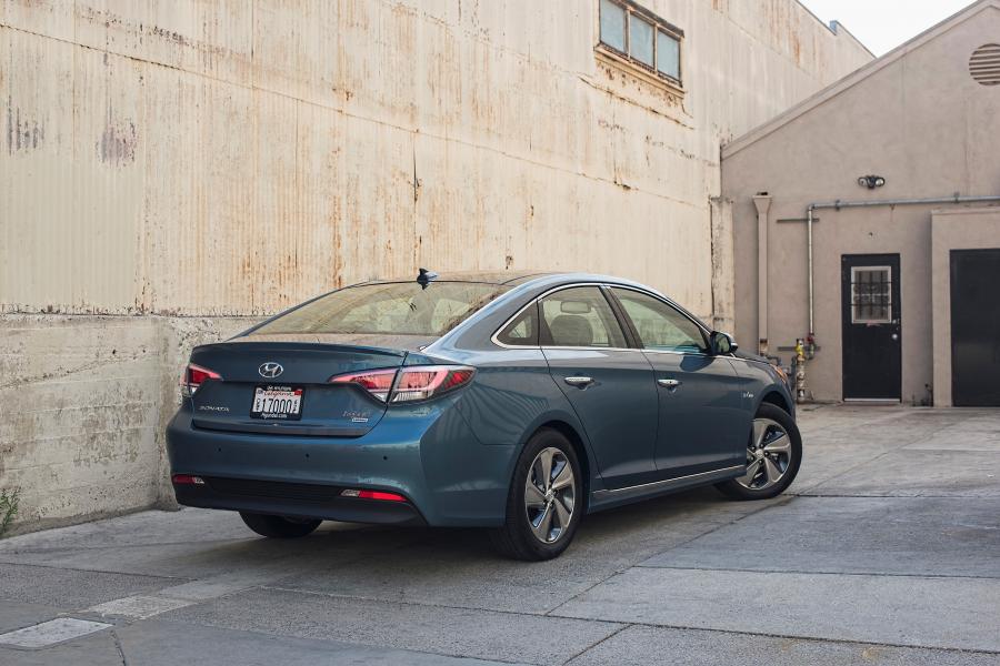  Hyundai Sonata PHEV 2015 года  (фото 20 из 35)